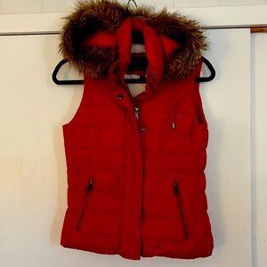 Banana republic red puffer hooded vest with Sherpa lining size xxs